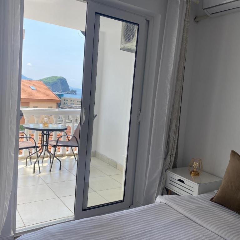 Veselinka Apartments & Rooms - Double Room with Private External Bathroom - 5