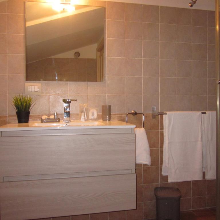 Helios Assisi - Camera Matrimoniale con Bagno Privato - 11