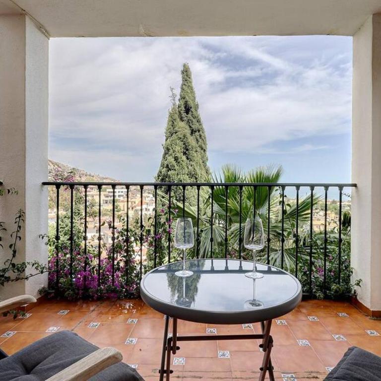 3 Bedroom Semi Detached Villa with Stunning Views! - Three-Bedroom Apartment - 40