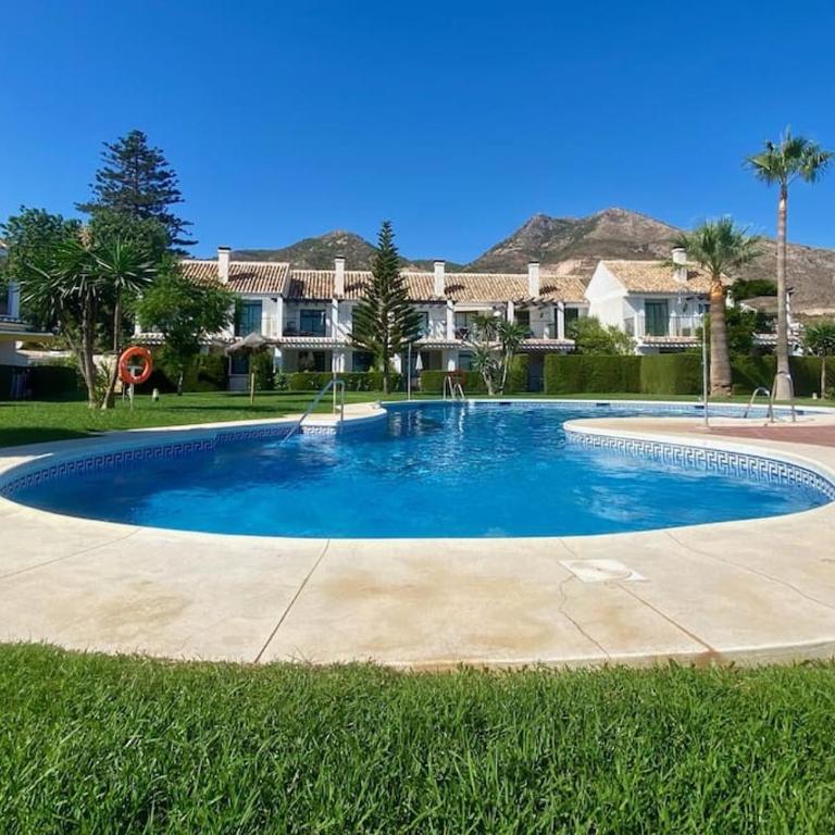 3 Bedroom Semi Detached Villa with Stunning Views! - Three-Bedroom Apartment - 41