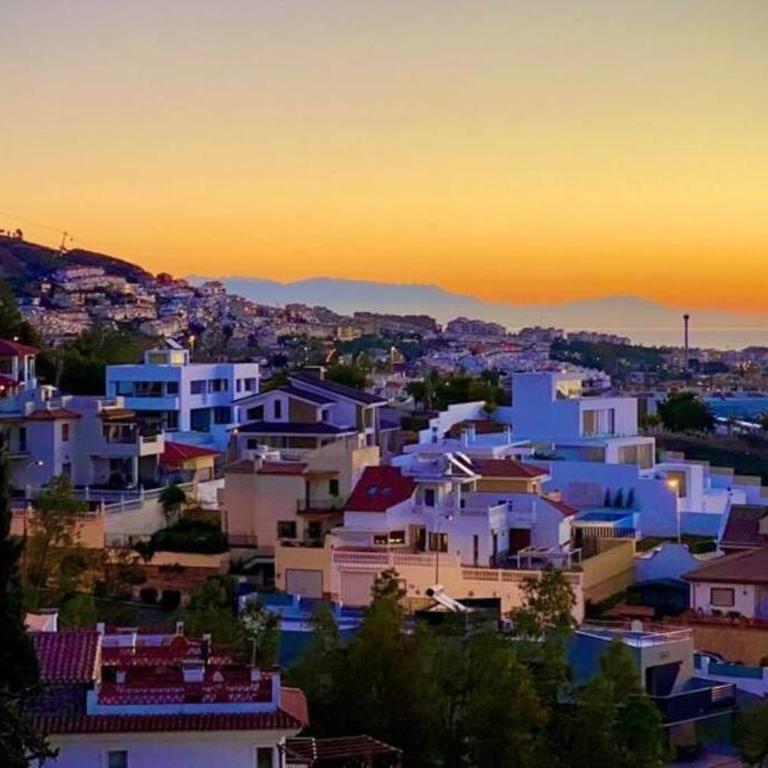 3 Bedroom Semi Detached Villa with Stunning Views! - Three-Bedroom Apartment - 45