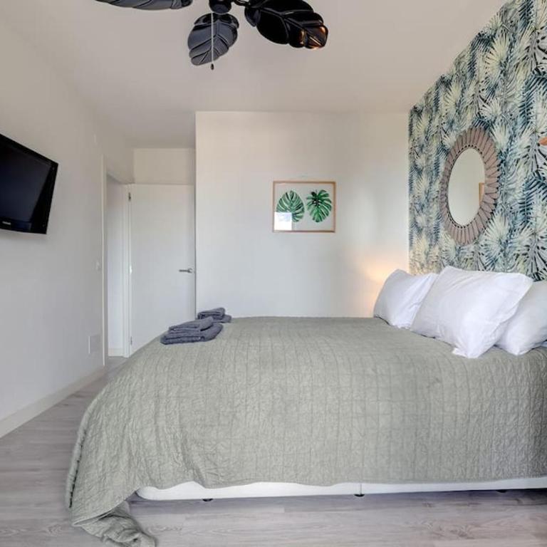 3 Bedroom Semi Detached Villa with Stunning Views! - Three-Bedroom Apartment - 32