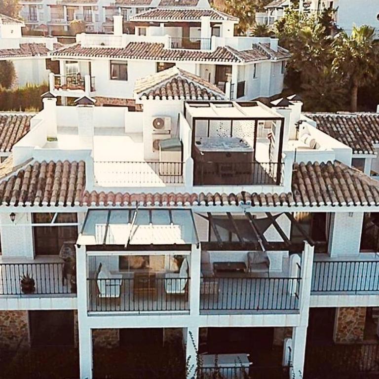 3 Bedroom Semi Detached Villa with Stunning Views! - Three-Bedroom Apartment - 4