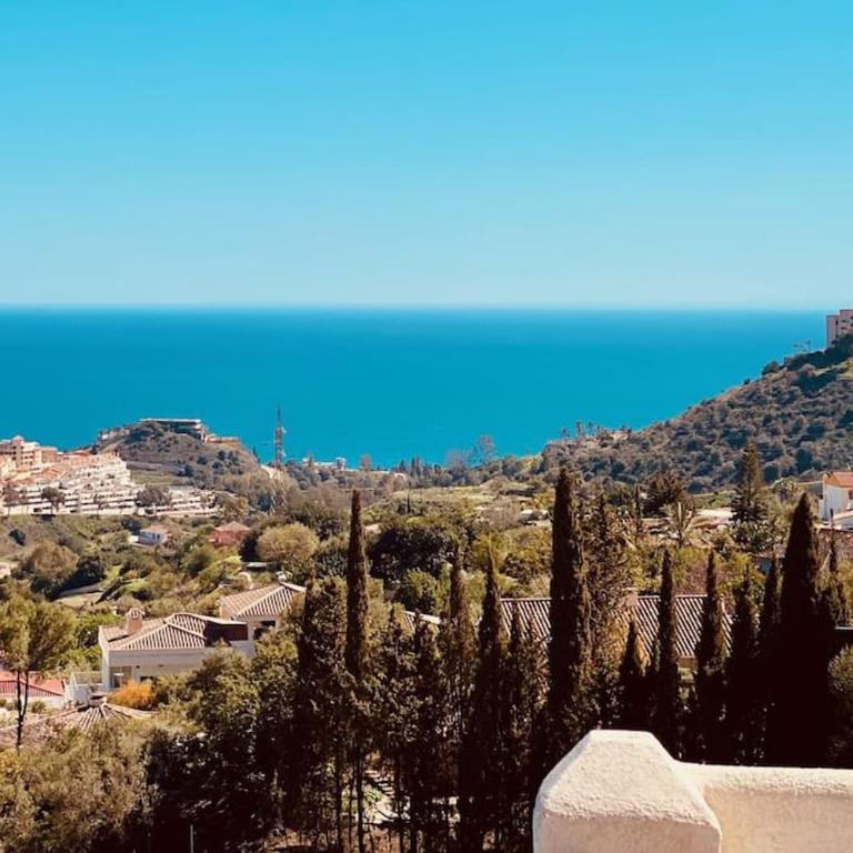 3 Bedroom Semi Detached Villa with Stunning Views! - Three-Bedroom Apartment - 2