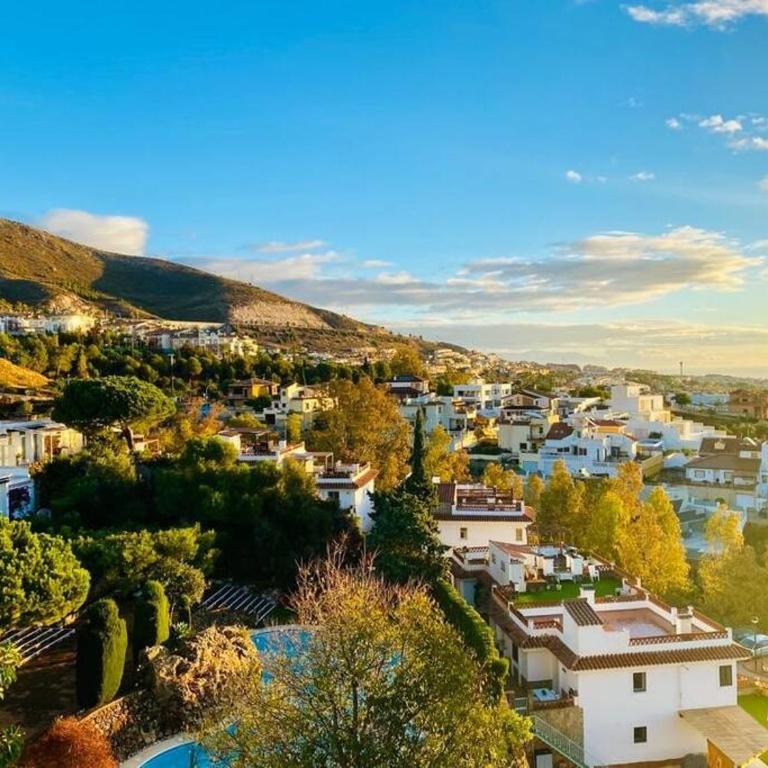 3 Bedroom Semi Detached Villa with Stunning Views! - Three-Bedroom Apartment - 46
