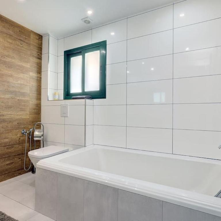 3 Bedroom Semi Detached Villa with Stunning Views! - Three-Bedroom Apartment - 36
