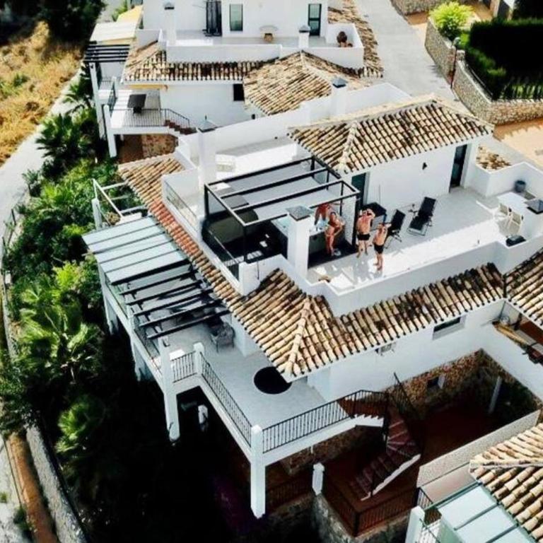 3 Bedroom Semi Detached Villa with Stunning Views! - Three-Bedroom Apartment - 50