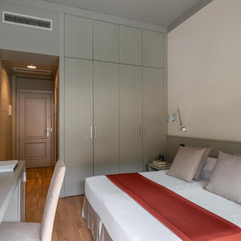 Hotel Milano - Double or Twin Room with Balcony and Lake View - 3