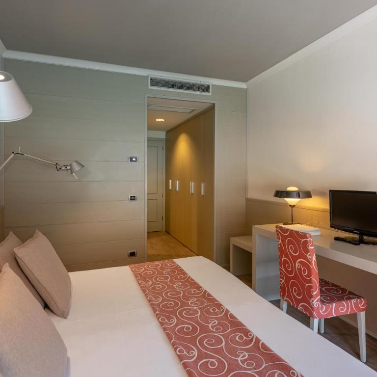 Hotel Milano - Double or Twin Room with Balcony and Lake View - 4