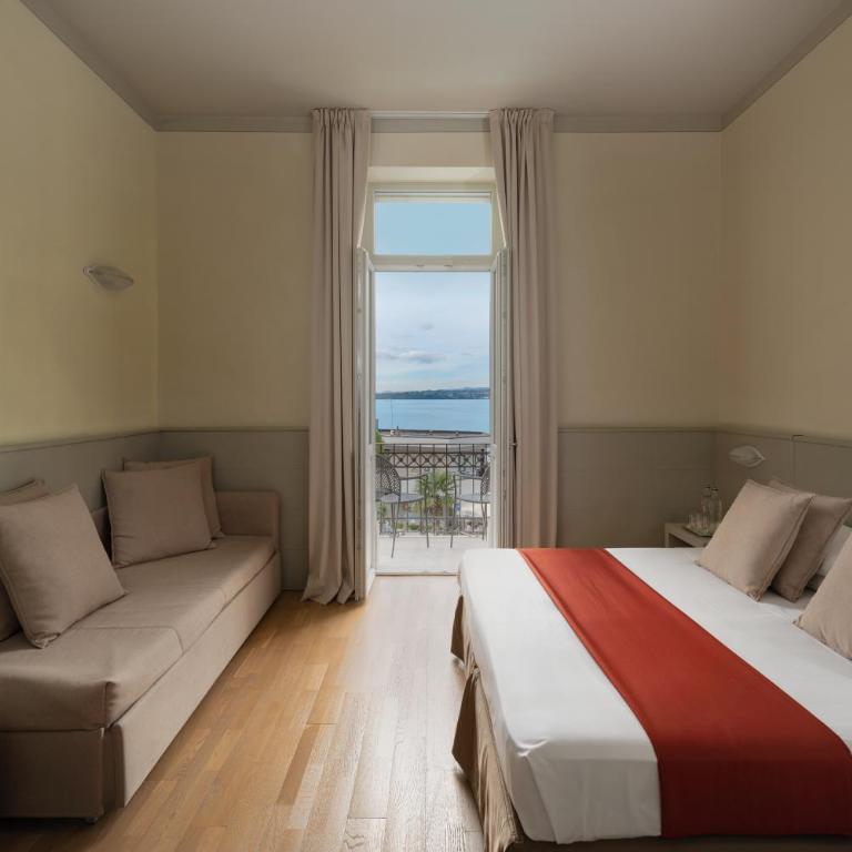 Hotel Milano - Triple Room with Balcony and Lake View - 5