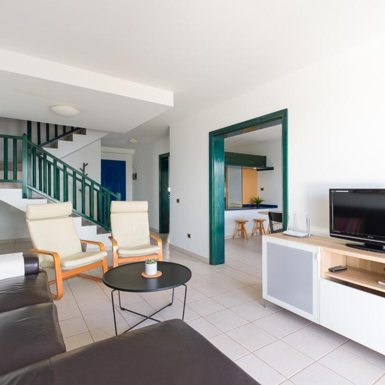 Las Moreras Playa Blanca - Three-Bedroom House - 2