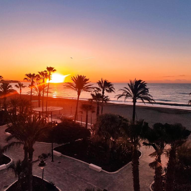 Estepona primera línea de playa, apartamento 2-4 personas - Apartamento con vistas al mar - 1