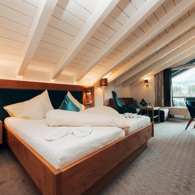 Parkhotel Burgmühle - Doppelzimmer mit Balkon - 3