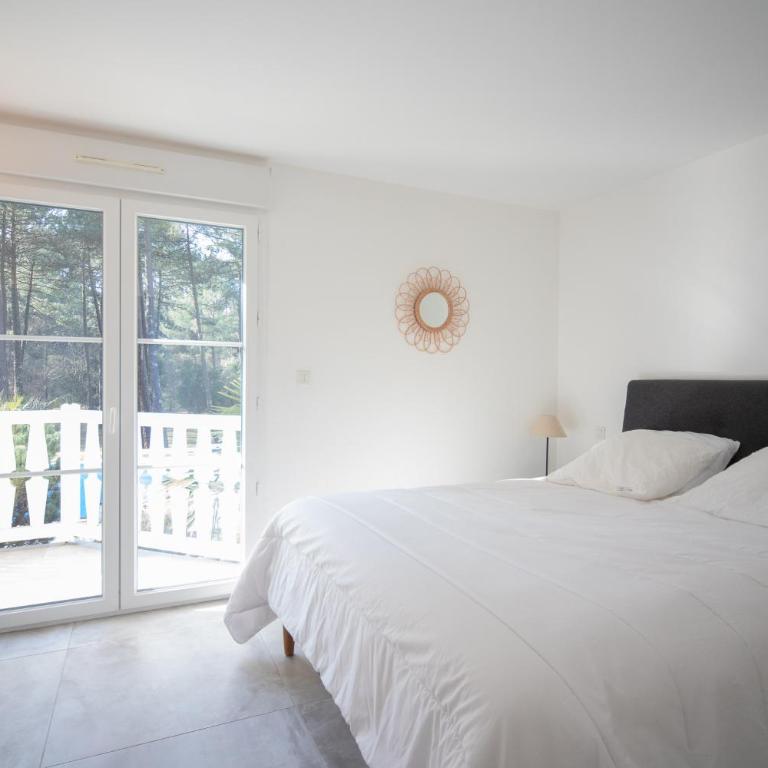 Belle villa familiale rénovée dans cadre exceptionnel-AG15 - Villa avec Piscine Privée - 26