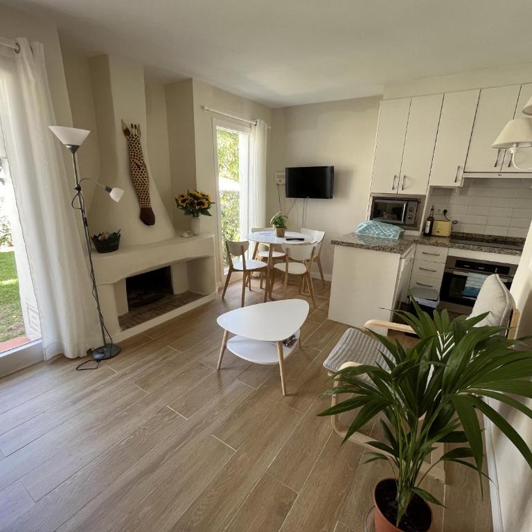 Estepona - Playa - 2 dormitorios y terrazas con jardines al lado del mar Pa25 - Two-Bedroom Apartment - 14