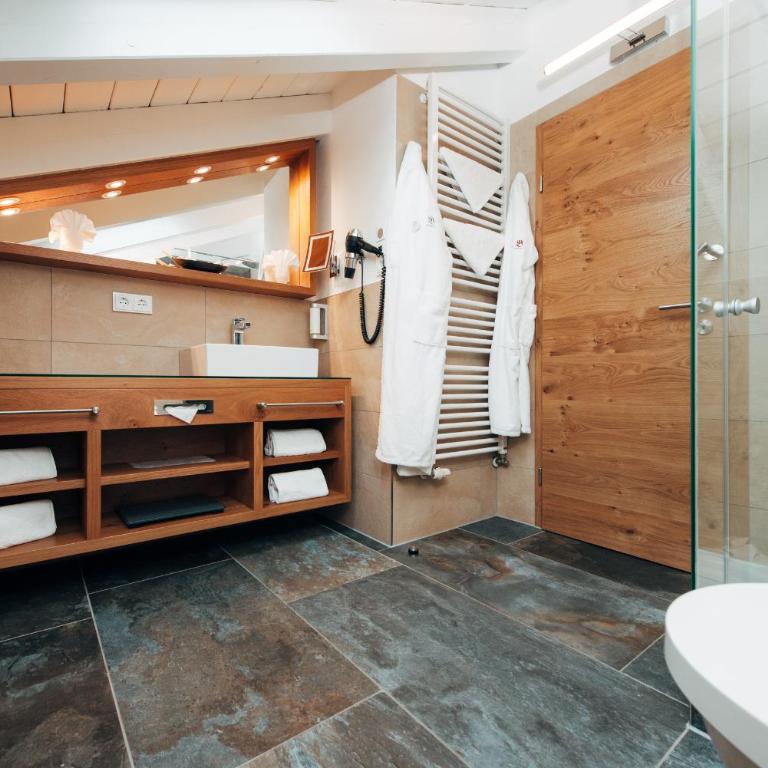 Parkhotel Burgmühle - Doppelzimmer mit Balkon - 4