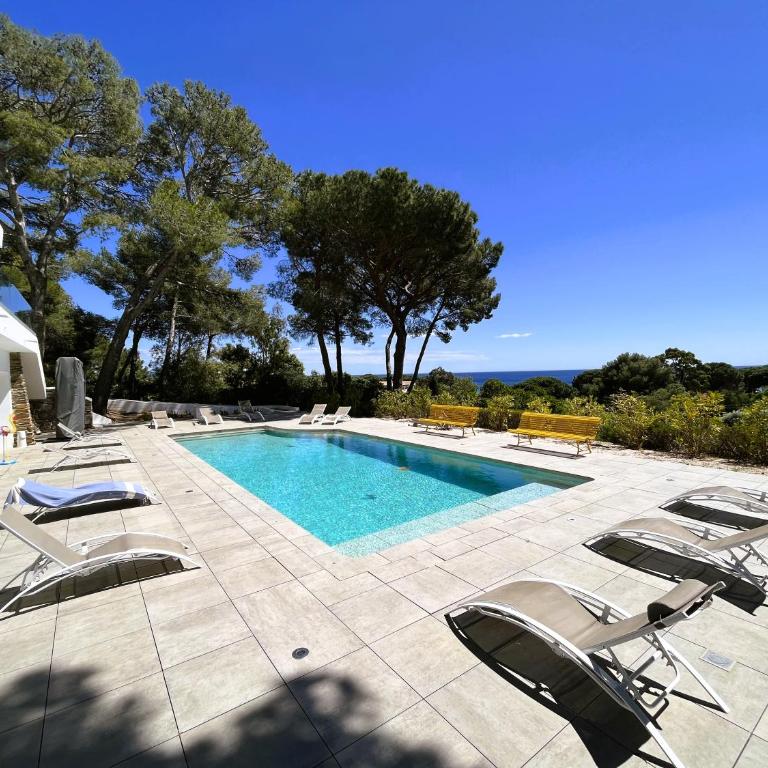 Villa 6 Chambres, Piscine, vue Mer, à Proximité de la Plage , Cavalaire-sur-mer - Villa - 6