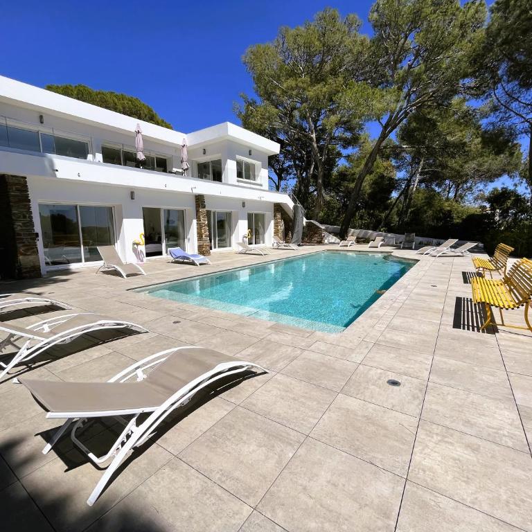 Villa 6 Chambres, Piscine, vue Mer, à Proximité de la Plage , Cavalaire-sur-mer - Villa - 8