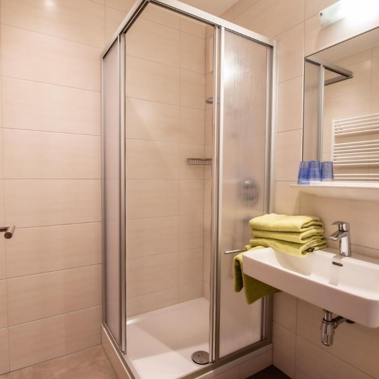 Jugend- und Familienhotel Venedigerhof - Vierbettzimmer - 5