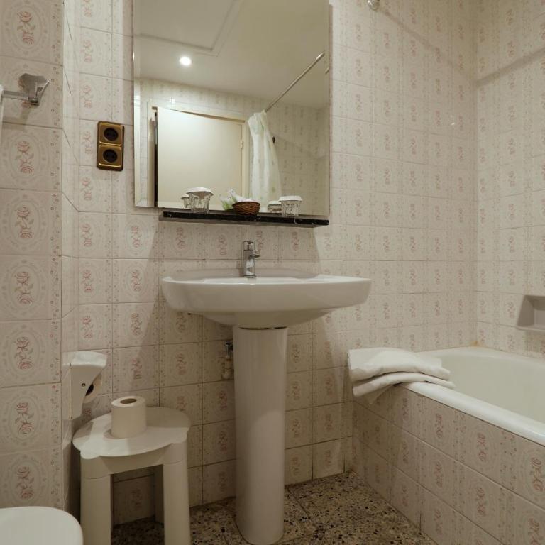 Hotel Delavall - Habitación Triple - 8