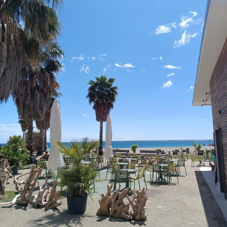 LAMBERTI Beach Apartment - 150 m from the sea - AC - WIFI - One-Bedroom Apartment - 1