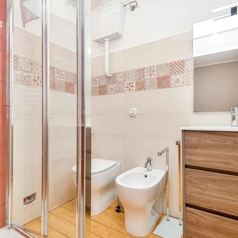 Yellove - Two-Bedroom Apartment - 13