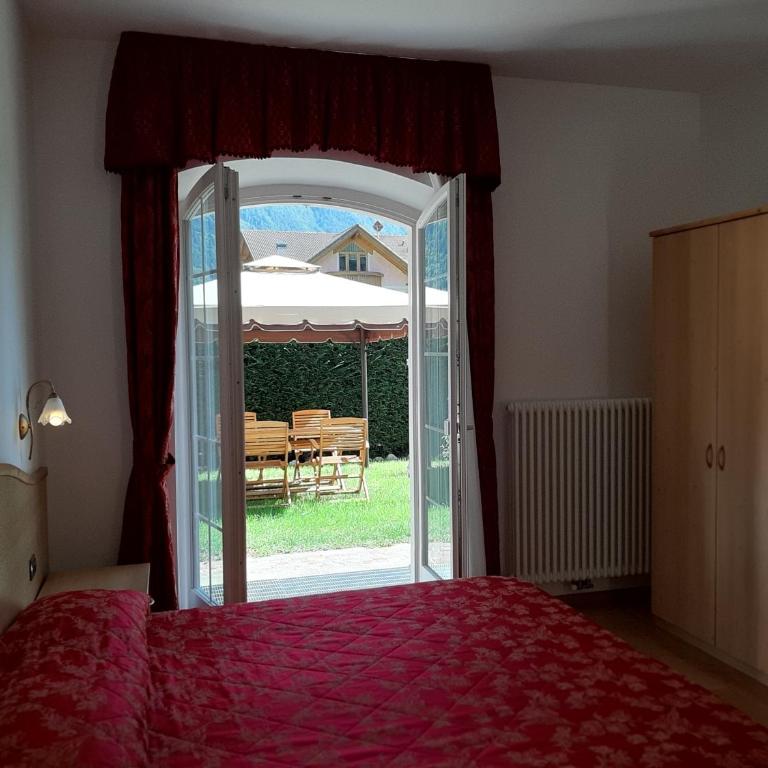 Hotel Garni Arnica - Camera Matrimoniale con Patio - 2