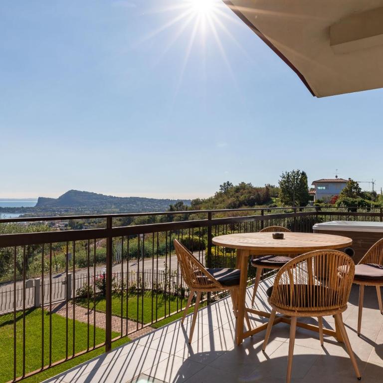 Casa Veronica - Appartamento Deluxe con 2 Camere da Letto, Jacuzzi e Vista Lago - 3