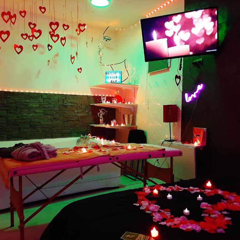 la loveRomantique chez loveroomtoulon, parking et wifi gratuits - Appartement 1 Chambre - 4