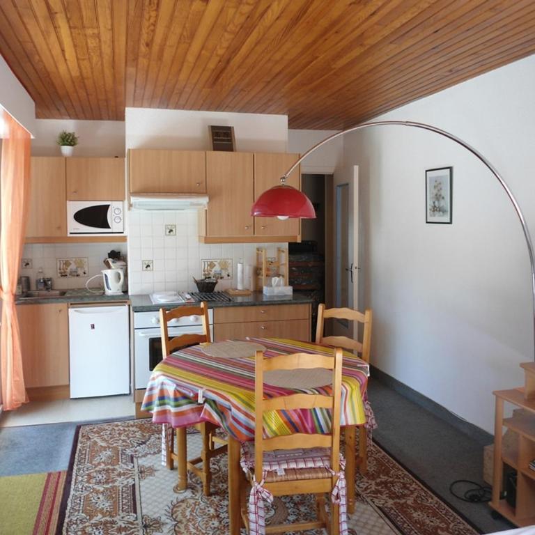 Studio agréable avec balcon et parking proche plage - FR-1-712-43 - Studio - 9