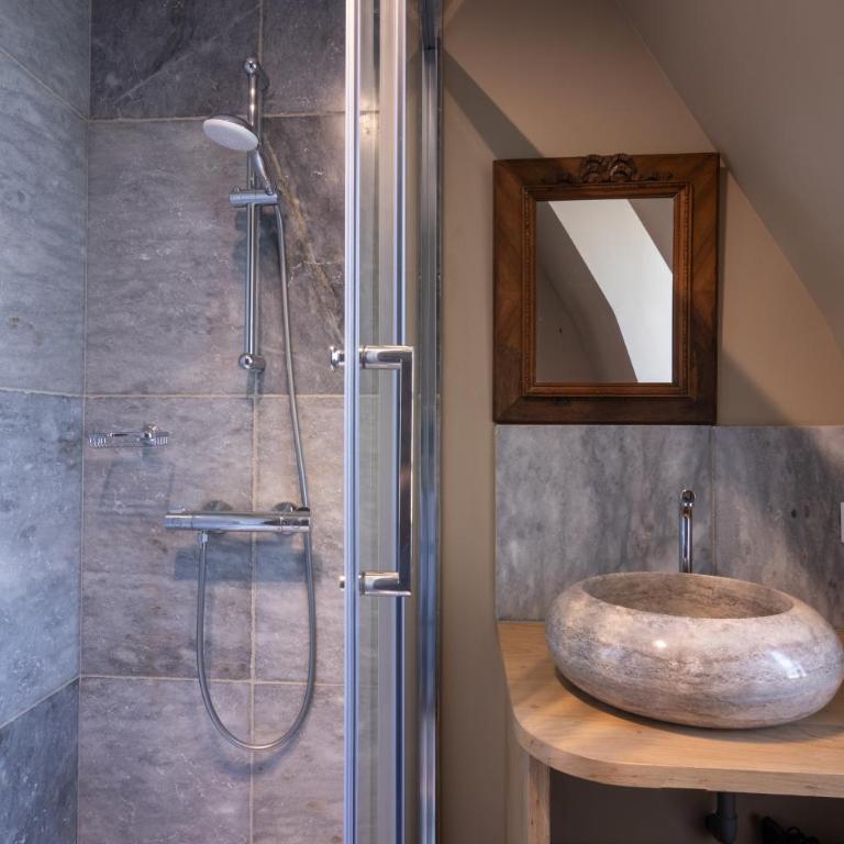 La Demeure Renaissance - Charme Calme Confort Climatisation - Panette Collection - parking privé cour - Chambre Lit King-Size Supérieure - 1