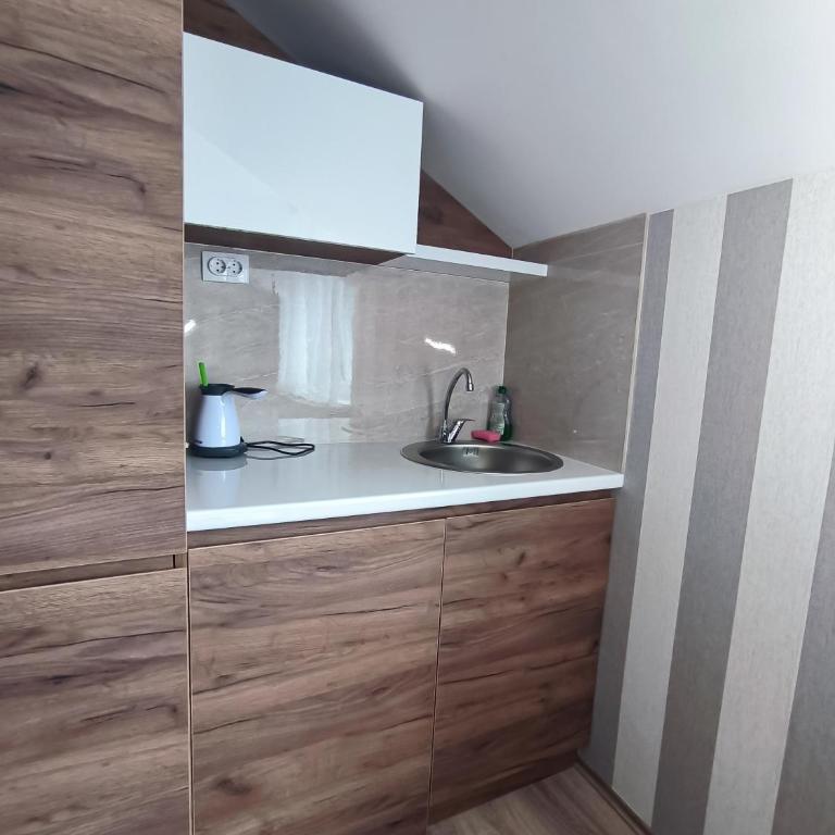 Studio Apartments Maksimović - Dvokrevetna Soba sa Zasebnim Krevetima - 2