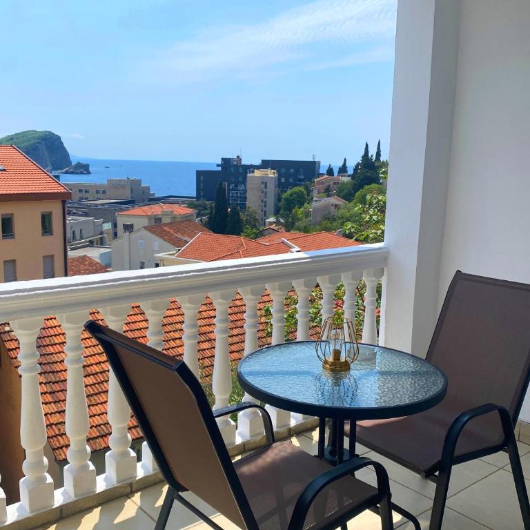 Veselinka Apartments & Rooms - Double Room with Private External Bathroom - 1