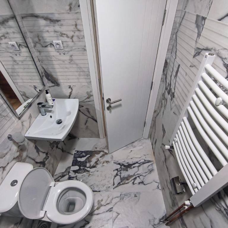 Studio Apartments Maksimović - Jednokrevetna Soba sa Sopstvenim Kupatilom - 15