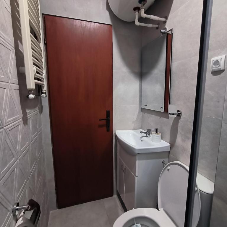 Studio Apartments Maksimović - Dvokrevetna Soba sa Bračnim Krevetom i Sopstvenim Kupatilom - 10