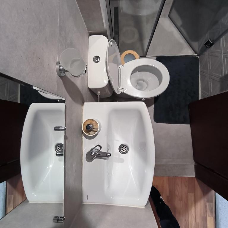 Studio Apartments Maksimović - Dvokrevetna Soba sa Bračnim Krevetom i Sopstvenim Kupatilom - 9