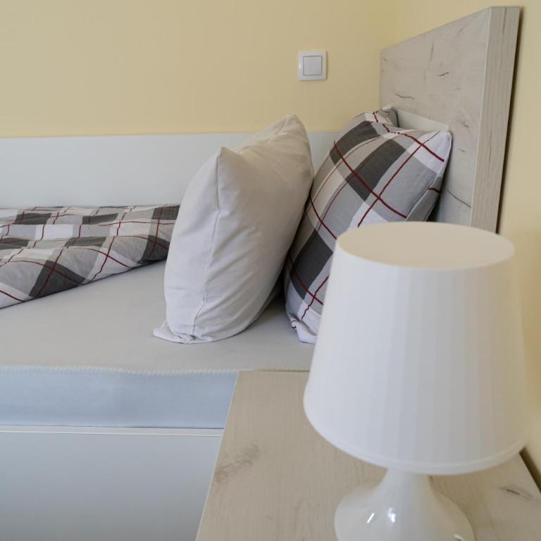 Studio Apartments Maksimović - Jednokrevetna Soba sa Sopstvenim Kupatilom - 2