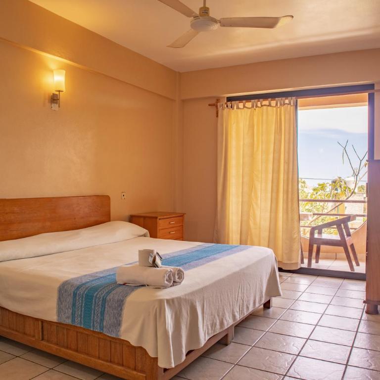 Hotel El Mirador - Habitación con cama extragrande y balcón - 10