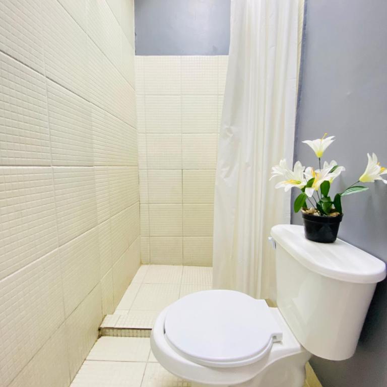 WHOST Hotel y Hostal - Quadruple Room with Balcony - 10