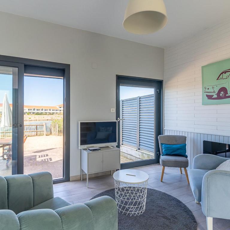 Superbe T3 rénové à 200m de l'océan avec terrasse et parking privatif - FR-1-50-74 - Appartement - 1