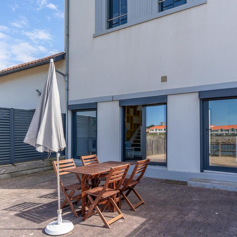 Superbe T3 rénové à 200m de l'océan avec terrasse et parking privatif - FR-1-50-74 - Appartement - 7