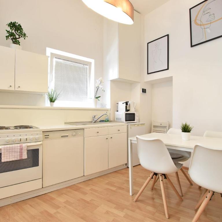 Hidden Gem in Central Innsbruck with free Parking - Apartment - 8