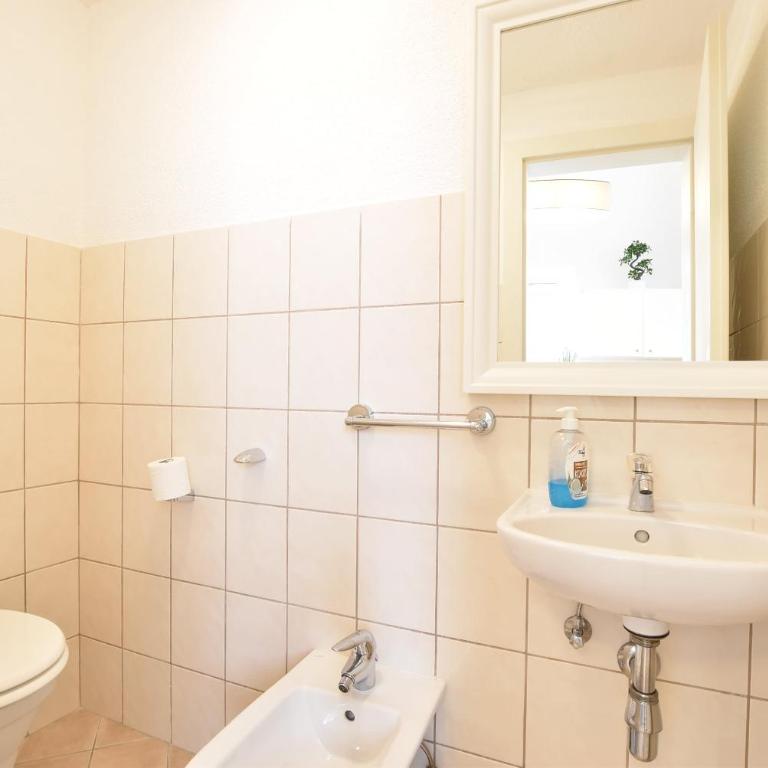 Hidden Gem in Central Innsbruck with free Parking - Apartment - 12