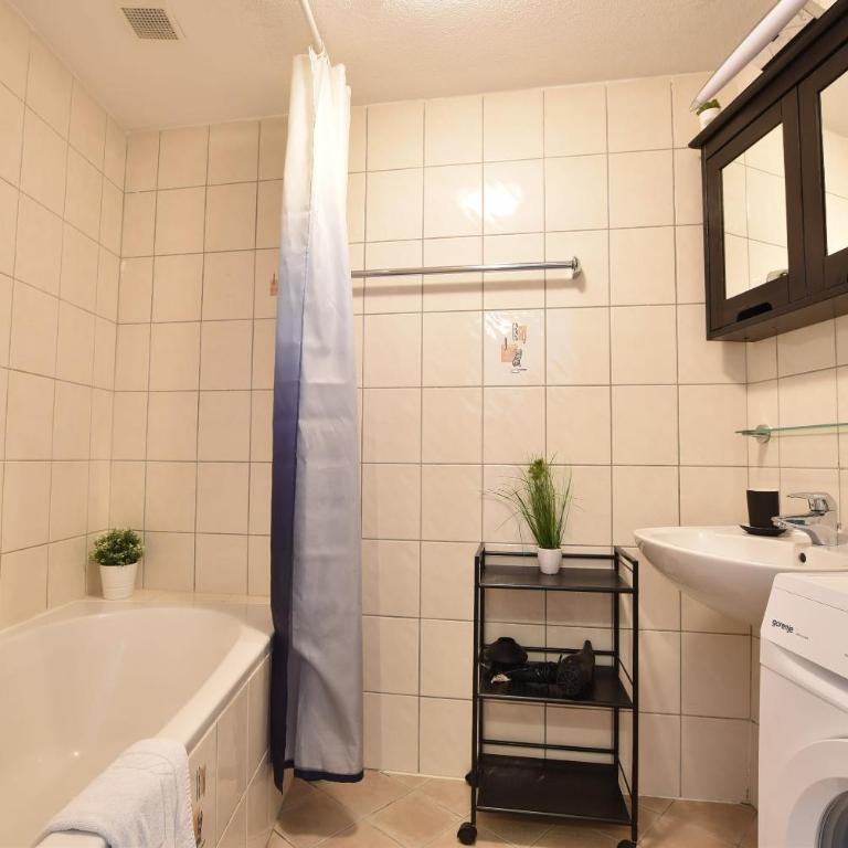Hidden Gem in Central Innsbruck with free Parking - Apartment - 13