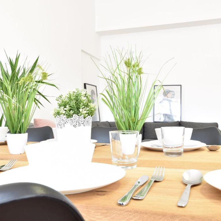 Big Wilten Apartment with free parking- Central and Peaceful - Apartment - 3