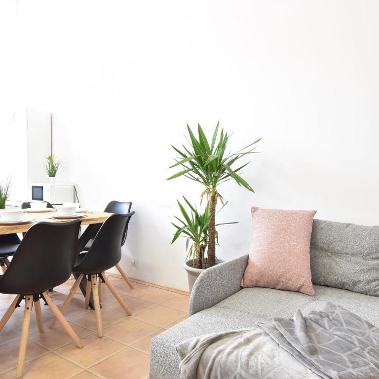 Big Wilten Apartment with free parking- Central and Peaceful - Apartment - 8