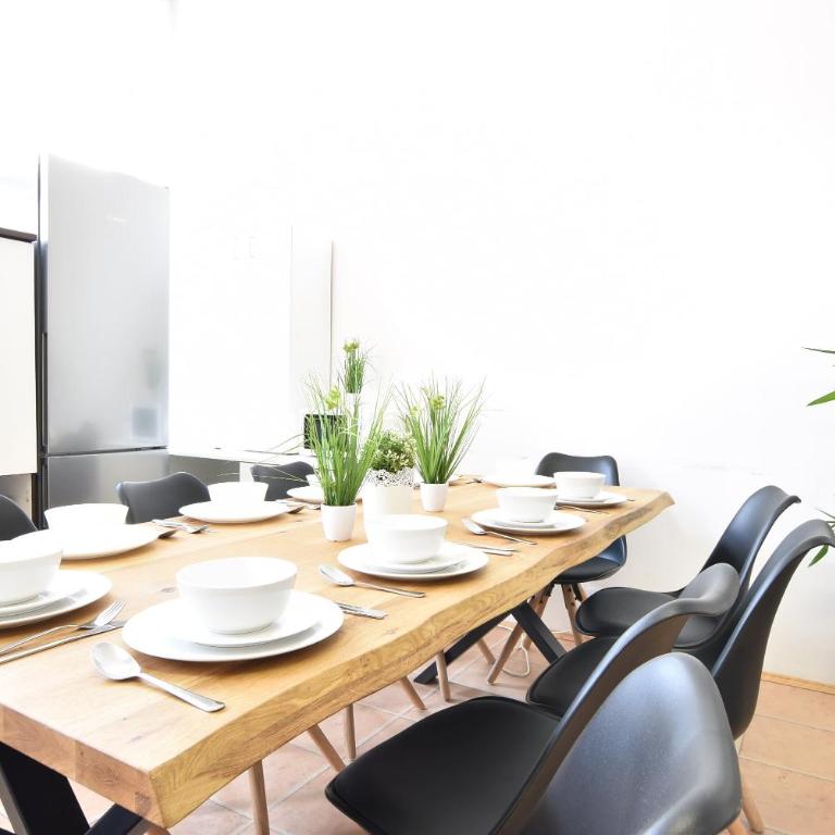 Big Wilten Apartment with free parking- Central and Peaceful - Apartment - 7