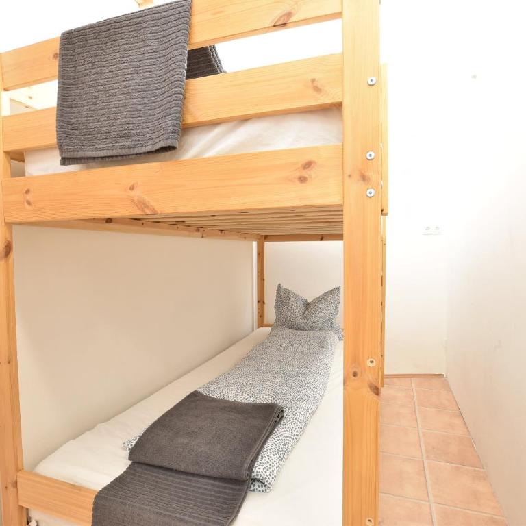 Big Wilten Apartment with free parking- Central and Peaceful - Apartment - 16