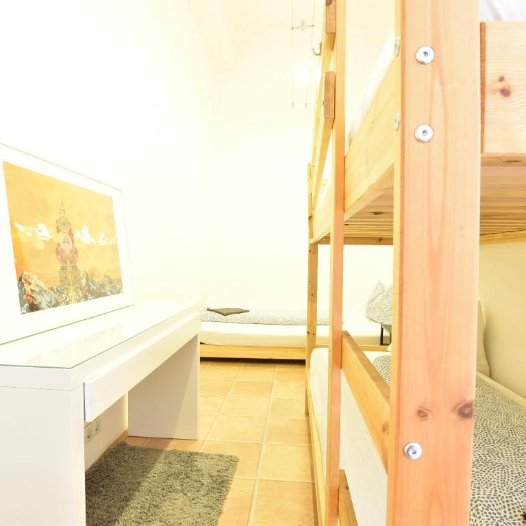Big Wilten Apartment with free parking- Central and Peaceful - Apartment - 26