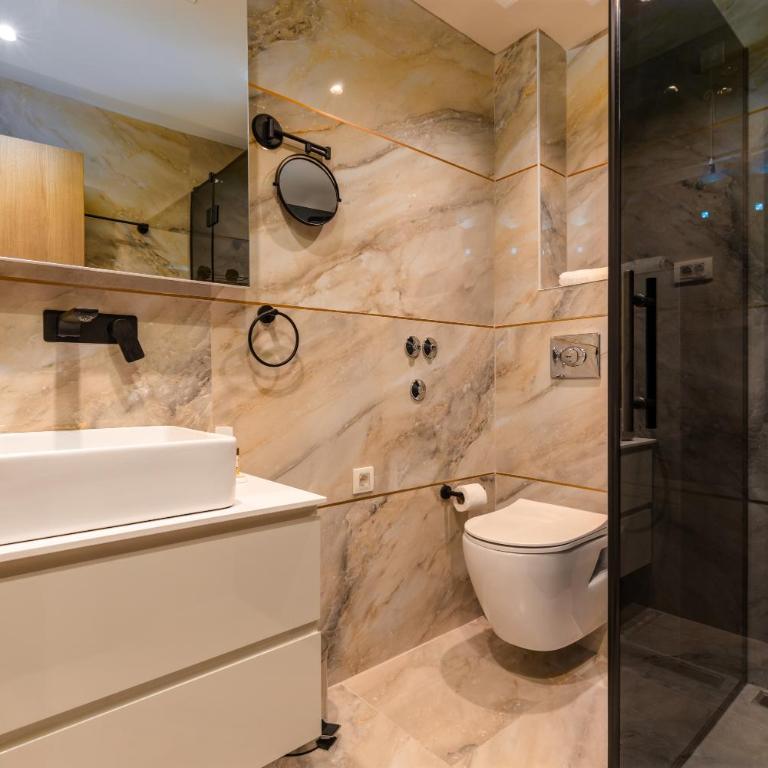 Hotel Vila Hedonija - Deluxe Double Room with Sea View - 6